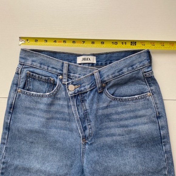 JBD High Rise Crisscross Denim Jeans. Size 26 - Picture 13 of 15